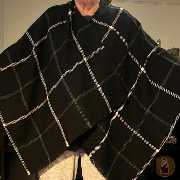 Tommy Hilfiger Wrap - Picture 1 of 4